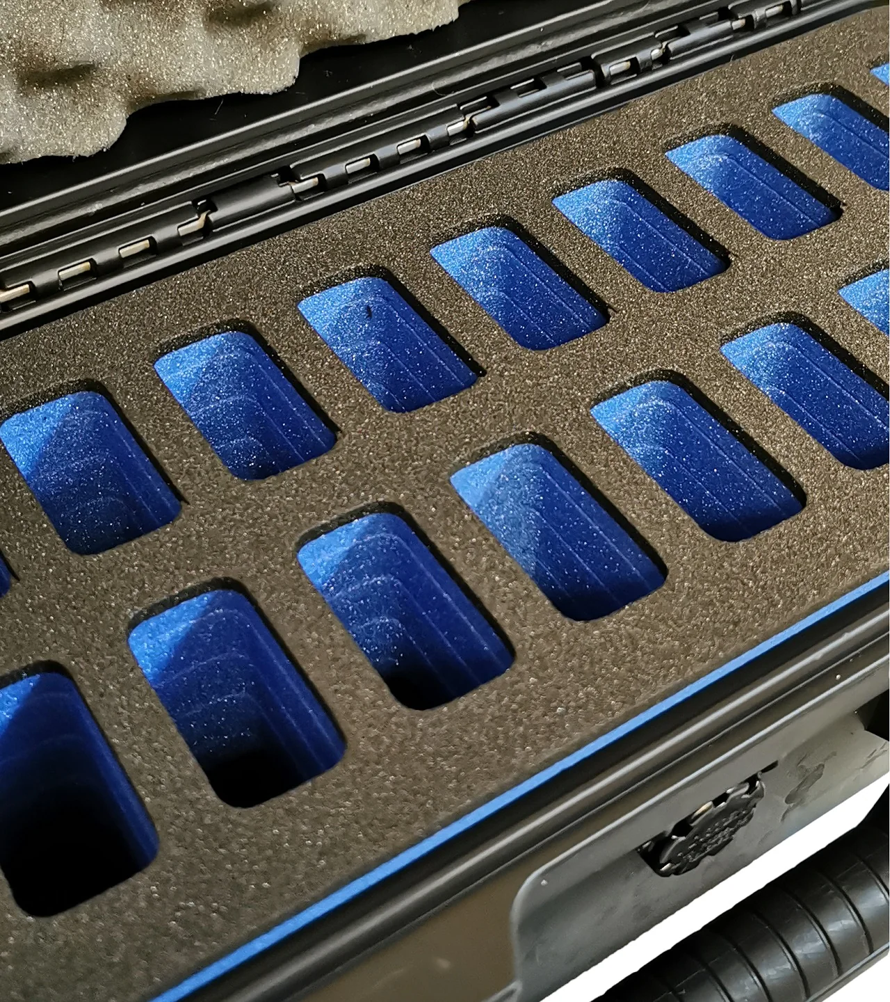 Custom Case for 22 knives based on Peli Storm im2306 - Image 4